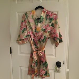 Beautiful David’s Bridal floral robe new without tag